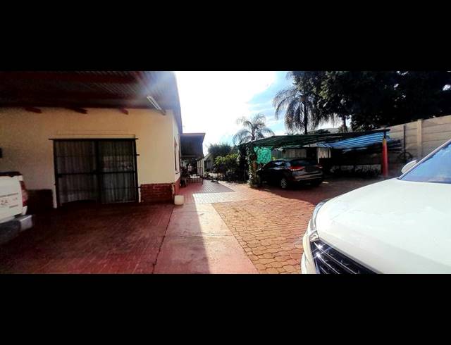 5 BEDROOM HOUSE FOR SALE IN MOUNTAIN VIEW